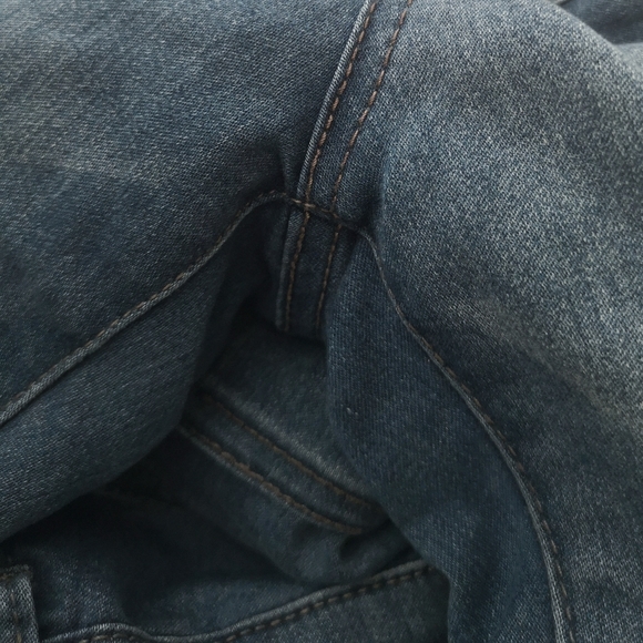 Petite Celebrity Pink Mid-Rise Jeans w/ Zippers - Picture 10 of 11